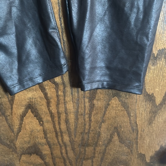 Simply Vera Vera Wang Faux Leather High Rise Leggings size 1X NWT - Picture 5 of 9